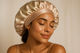 Pourquoi les bonnets en soie sont essentiels pour la protection capillaire